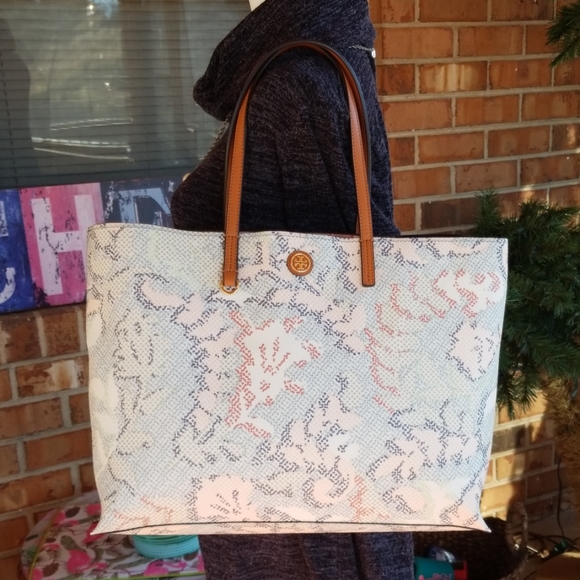 Tory Burch Handbags - Like New Tory Burch Kerrington Tote